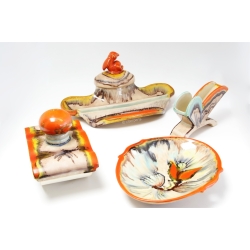 Art Deco Keramik Schreibtisch-Set Tintenfass Löschwiege Umschlaghalter m. Pelikan Figur