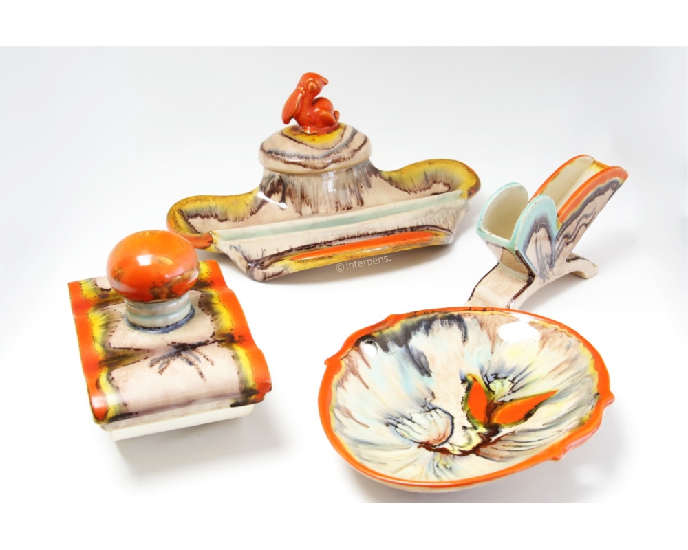Art Deco Keramik Schreibtisch-Set Tintenfass Löschwiege Umschlaghalter m. Pelikan Figur