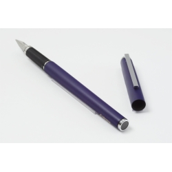 Pelikan P630 Signum Edelstahl B Feder Duritan Dunkelblau Patronenfüller