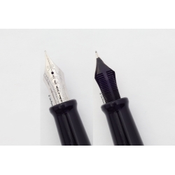 Aurora Optima Resin Füllhalter schwarzes Edelharz verchromte Beschläge 14K F Goldfeder